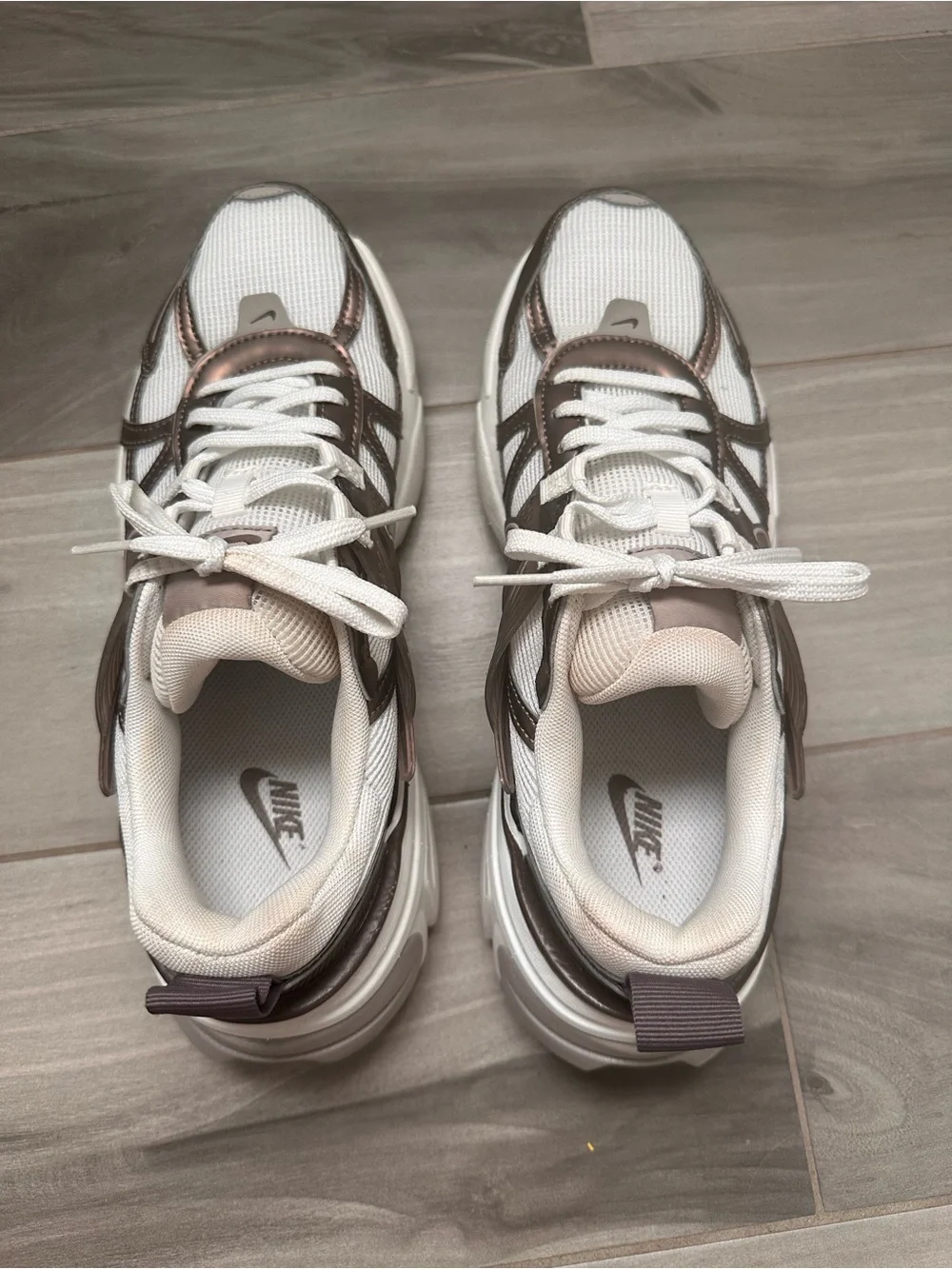 Nike V2K Sneaker